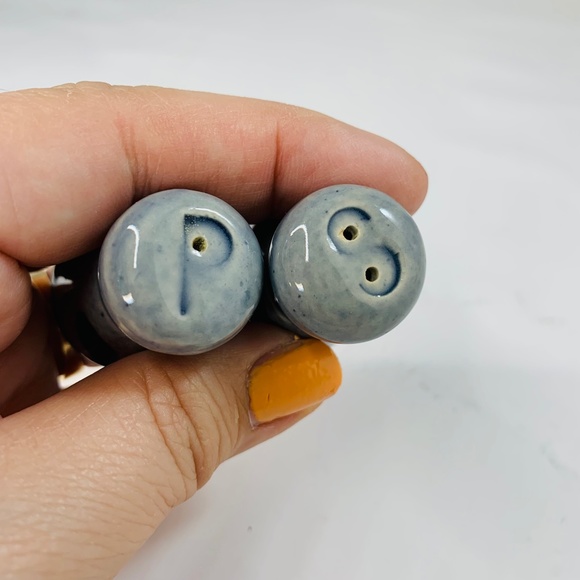 Set of 2 mini glazed pottery salt and pepper shakers with blue hearts un… - Picture 9 of 13